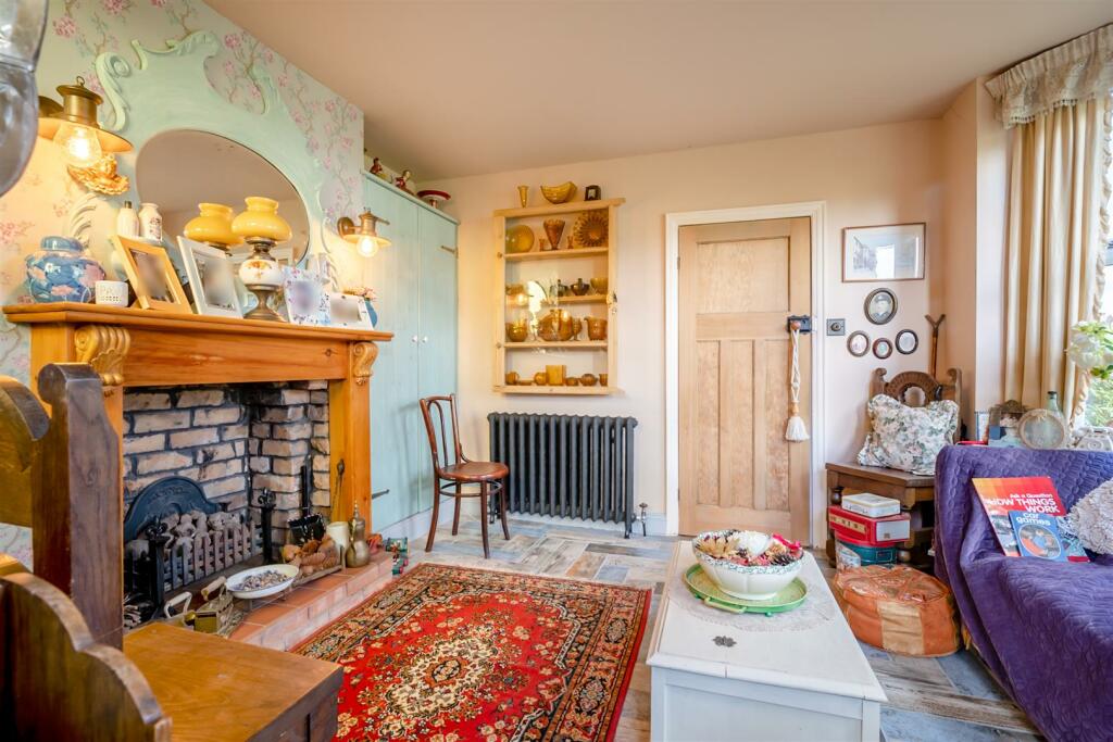 8584128-interior04.jpg