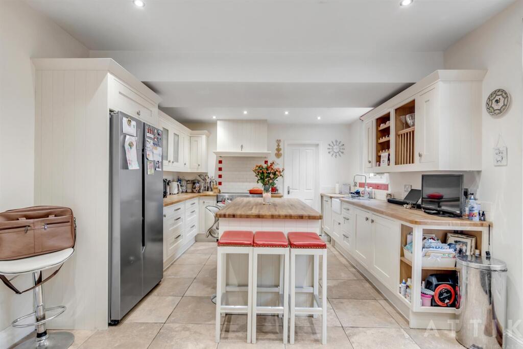 Attik 5, Stradbroke Road Gorleston, NR31 7AQ (37).