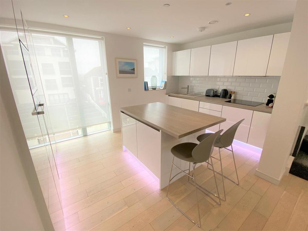 11 Towan Heights Kitchen