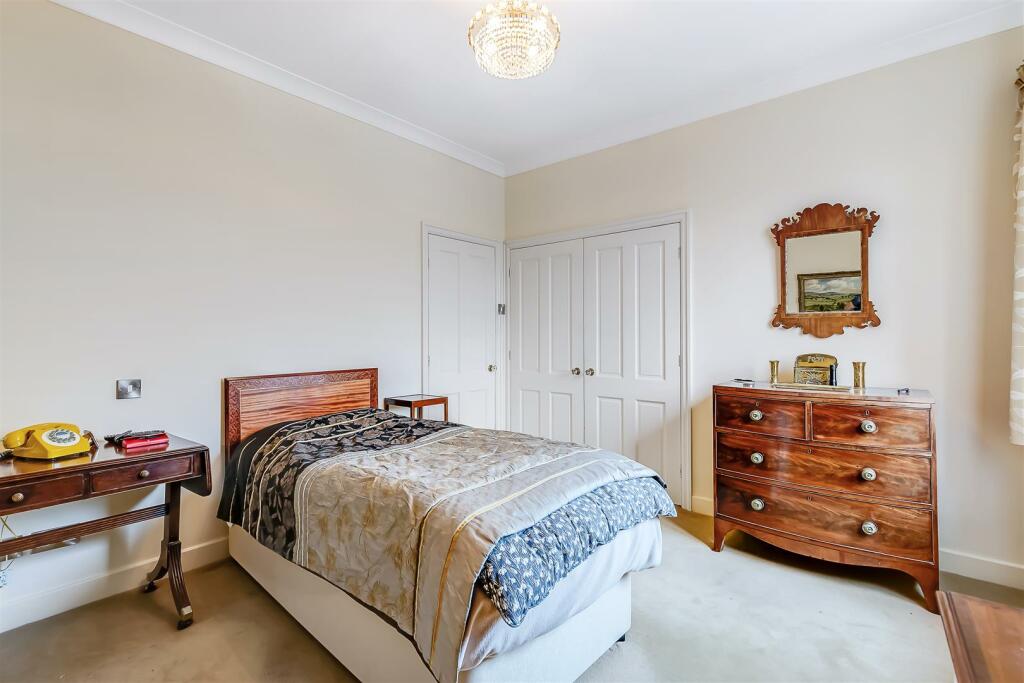Bedroom 1 2.jpg