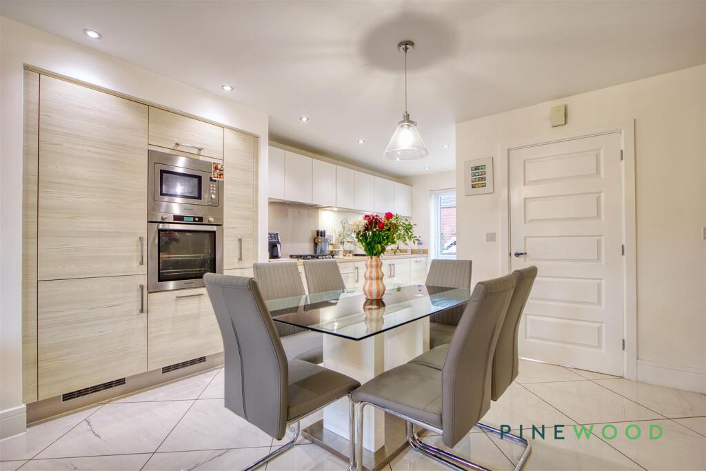 Kitchen / Dining room / Lounge