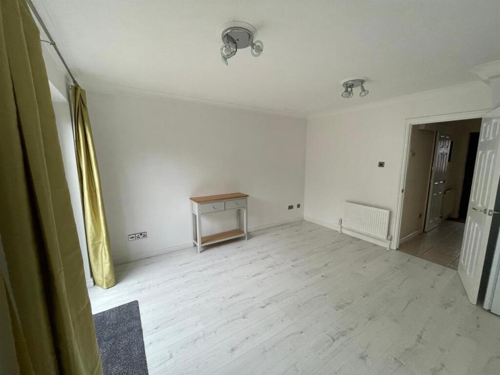 LOUNGE.jpg