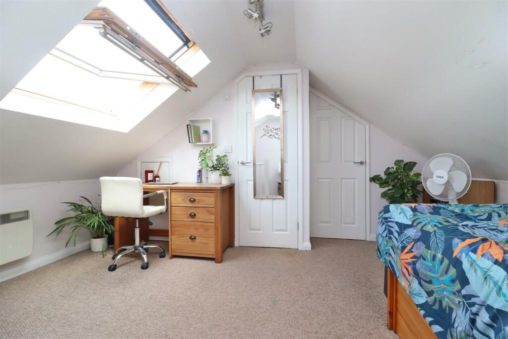 bedroom 3.JPG