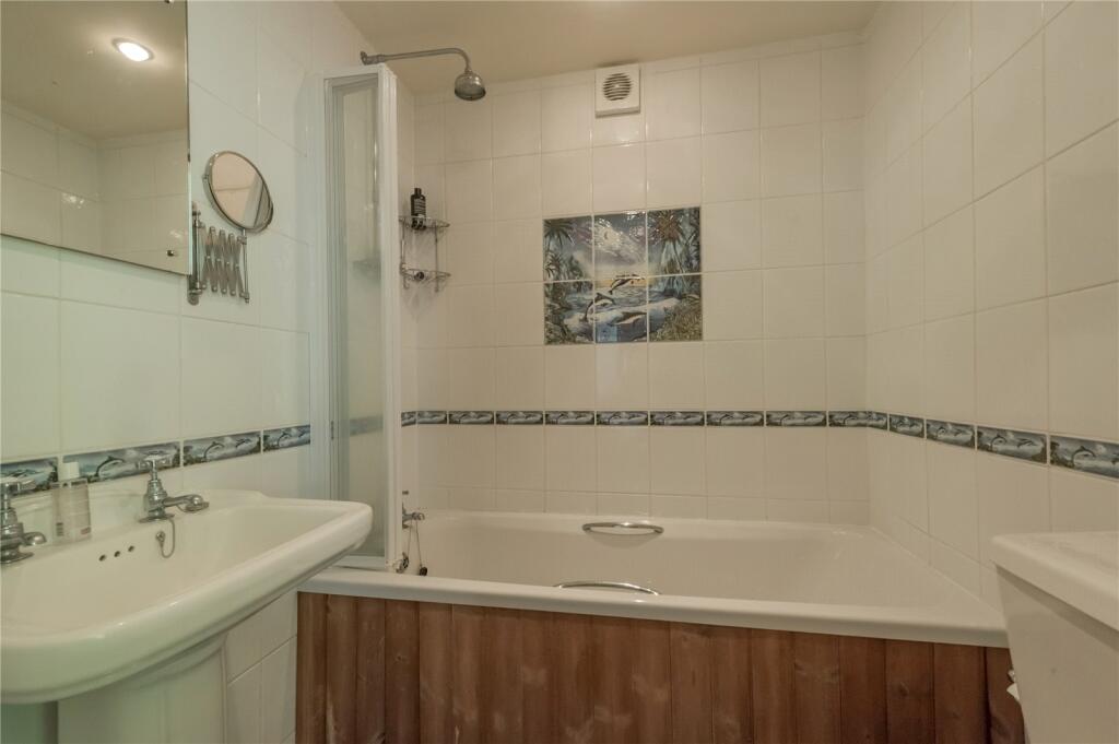 Bed 2 En Suite