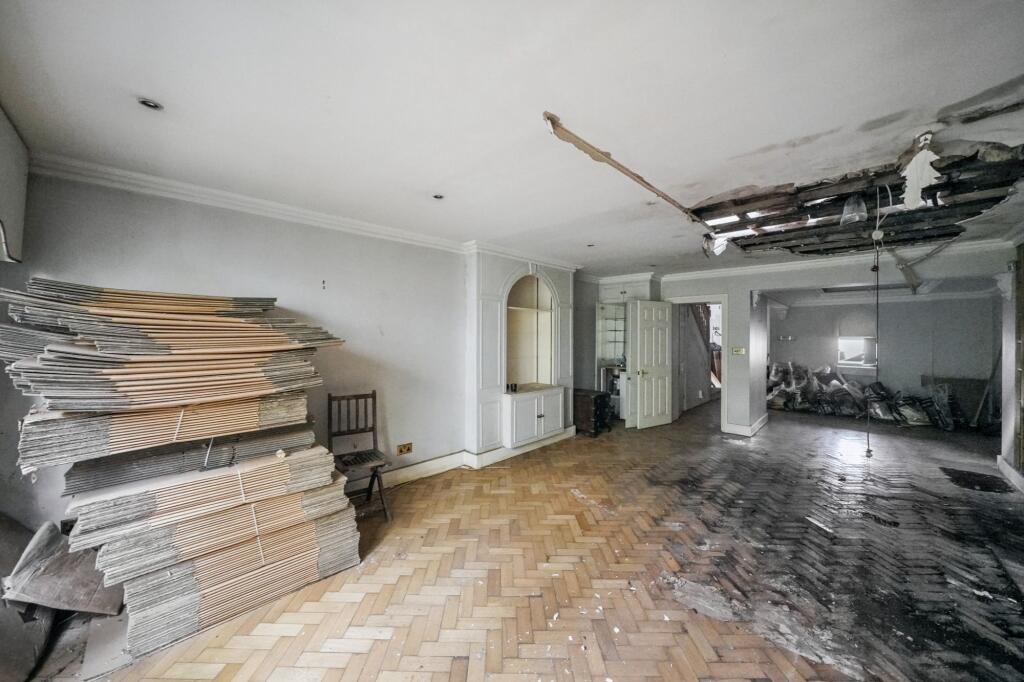 17 Yeomans Row, Kensington, London SW3 2AL