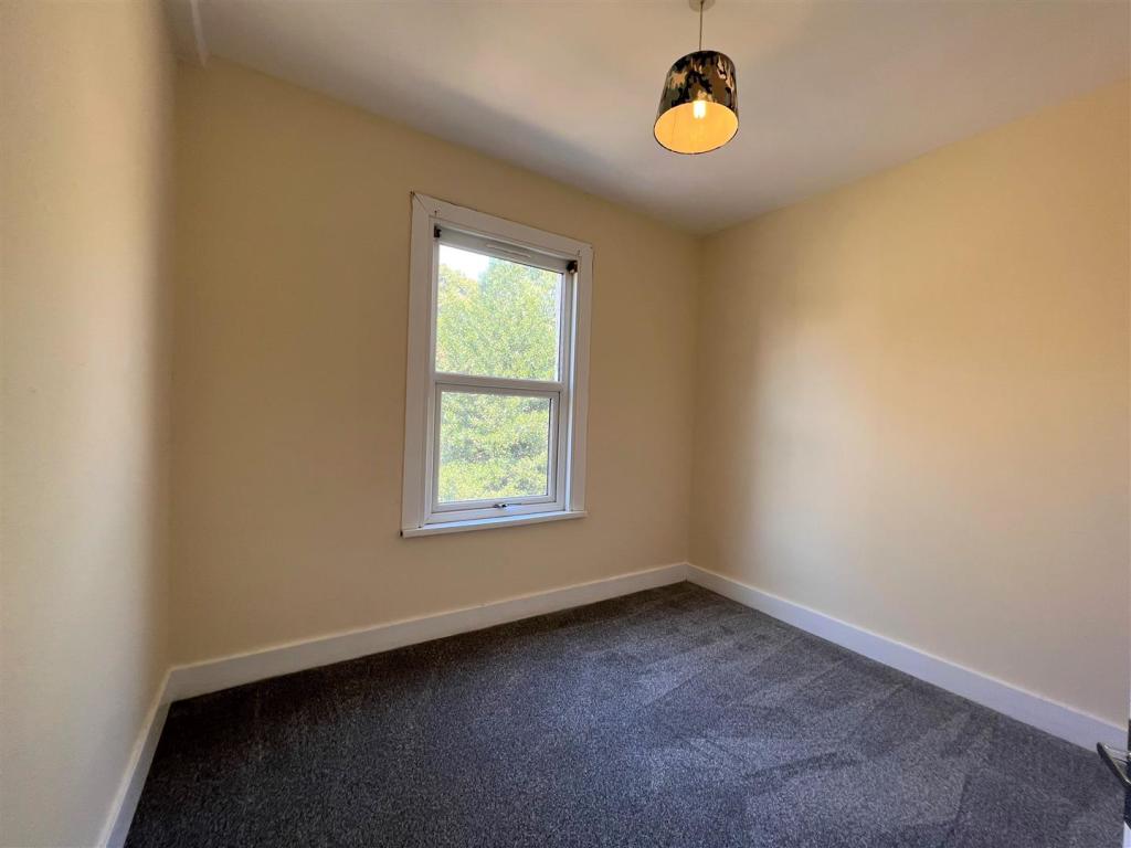 Bedroom 4.jpg