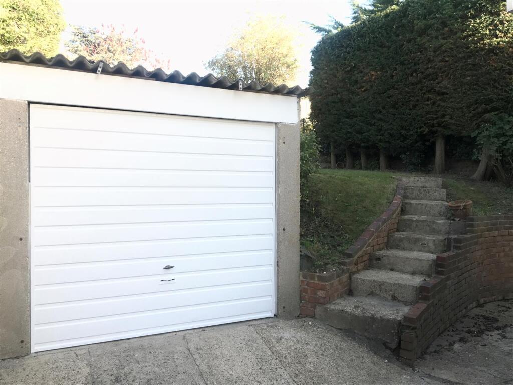 GARAGE.jpg
