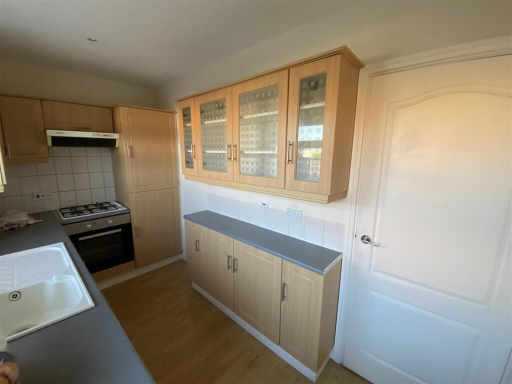 Kitchen: