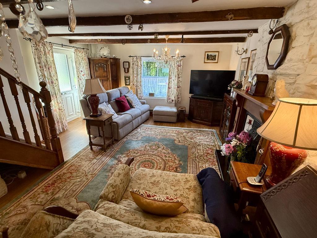 Welcoming sitting room with dining area