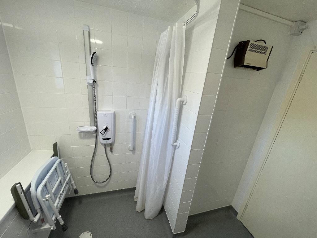 WET ROOM AREA