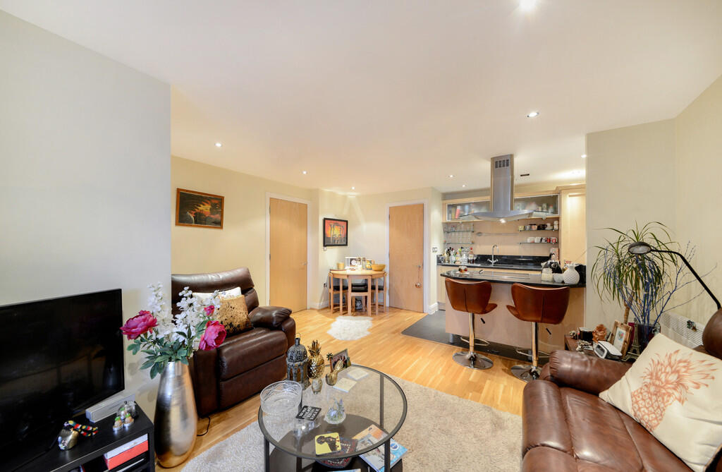Open-Plan Main Li...