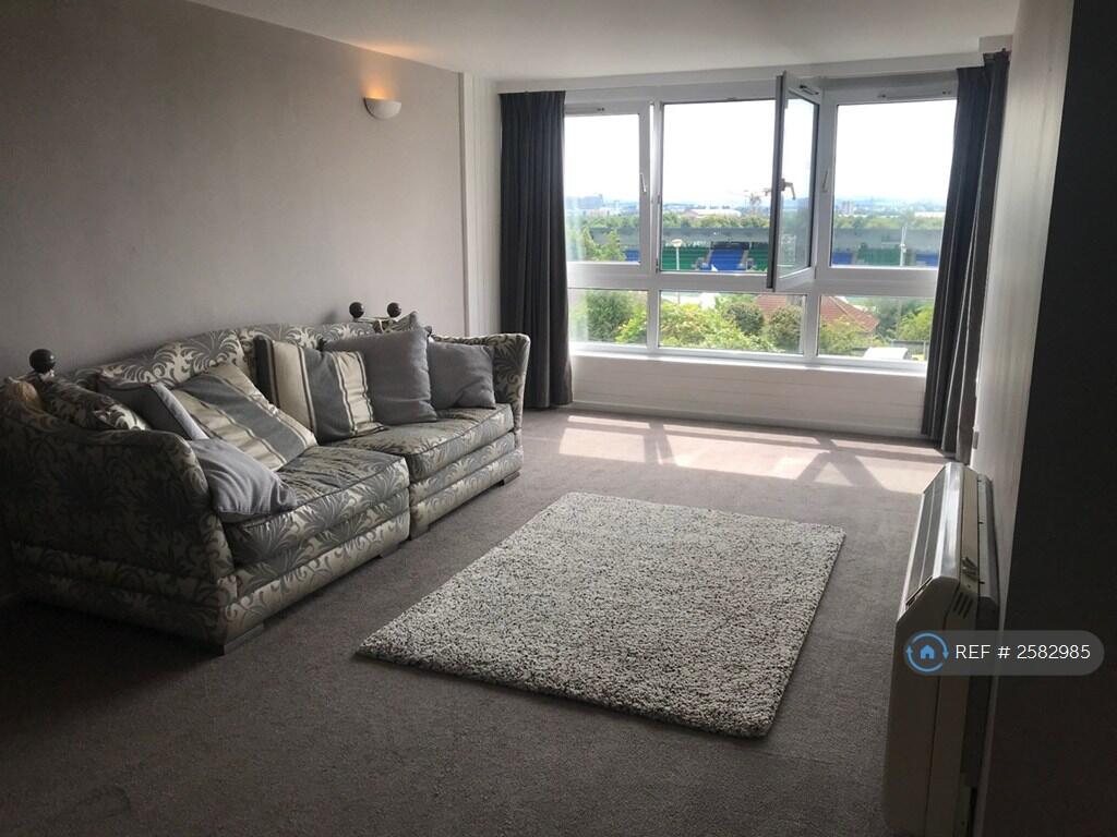Living Rom With Stunning Views