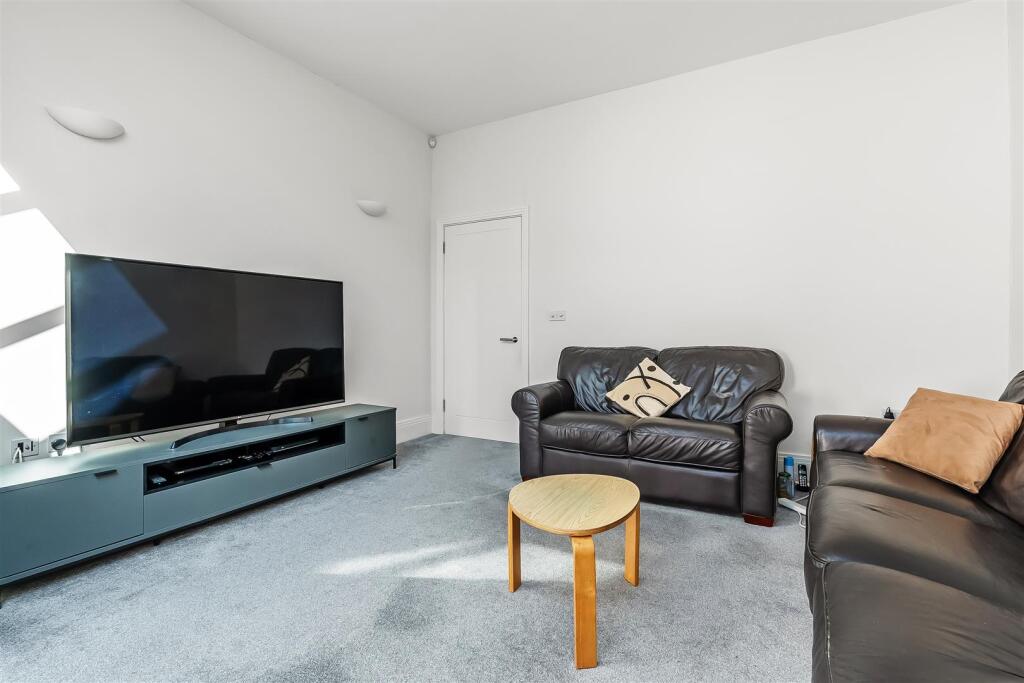 Flat-1-12-Albion-Road-7.jpg