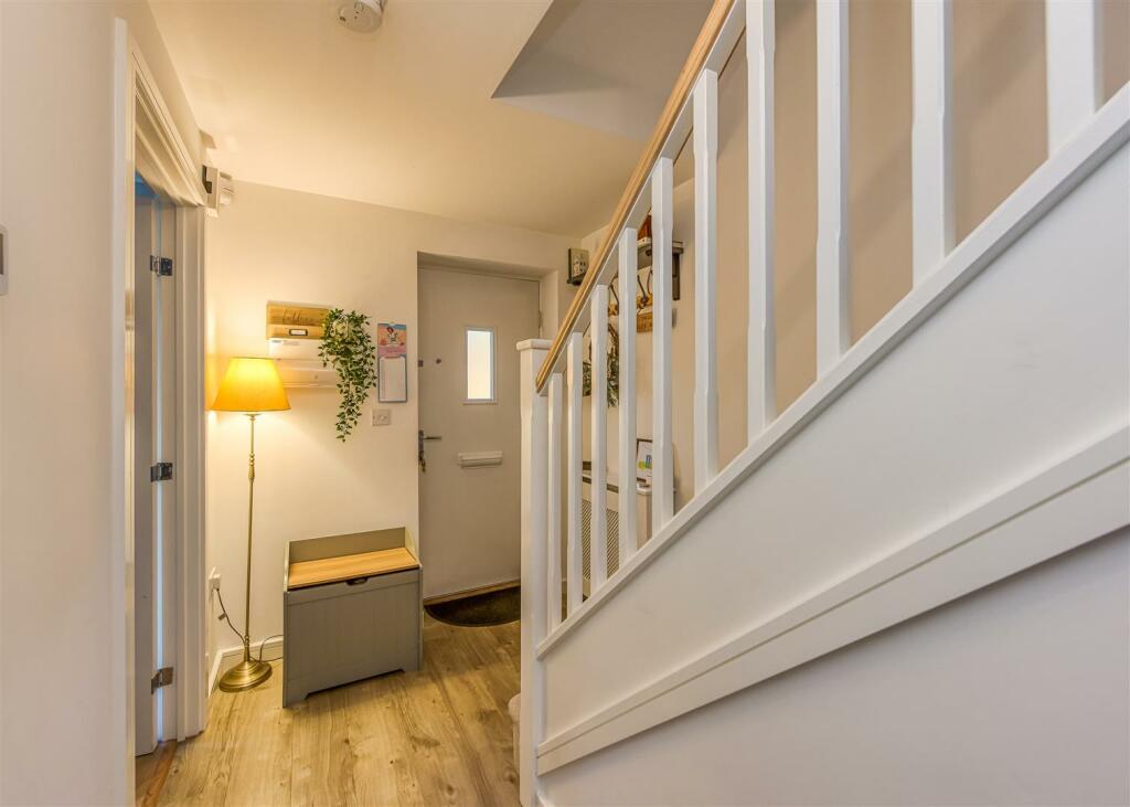 21 Wootton Drive-Hallway (2).jpg