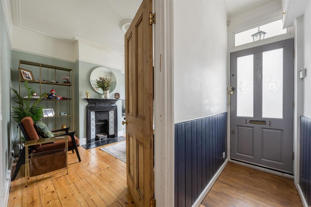 Halstead Road, E11