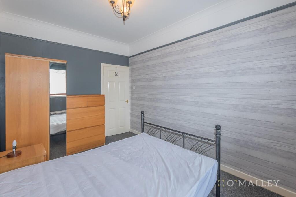 Bedroom 1 (1).jpg