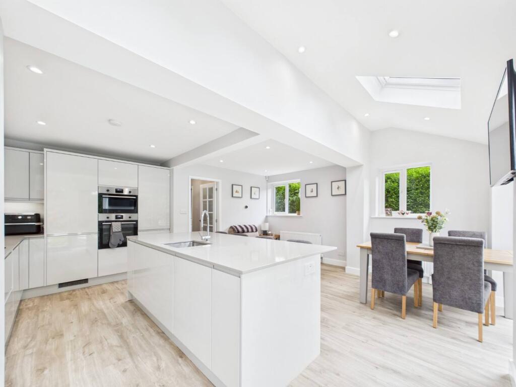 Kitchen/Dining Area