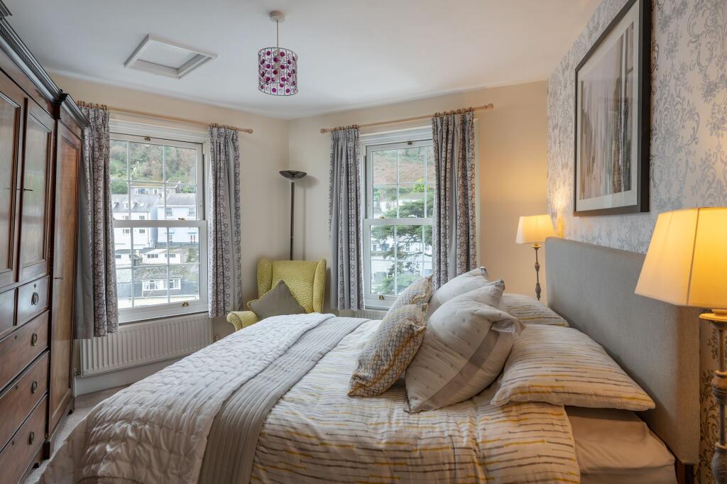 Bedroom 1_4a Vicarage Hill, Dartmouth