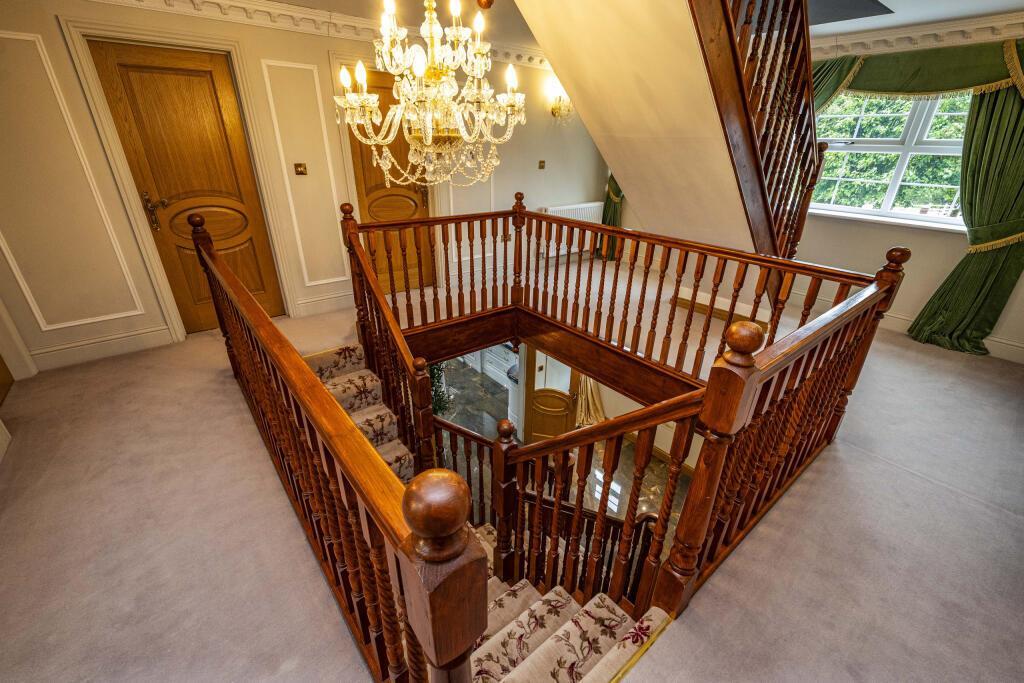GALLERIED LANDING
