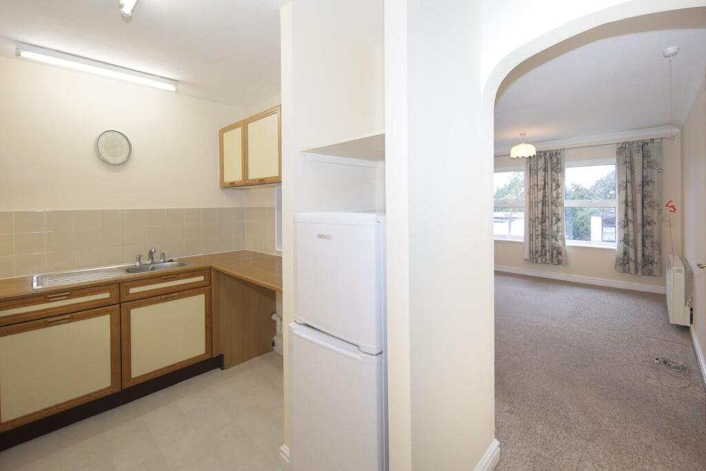 50 Oakfield House CV32-5.jpg