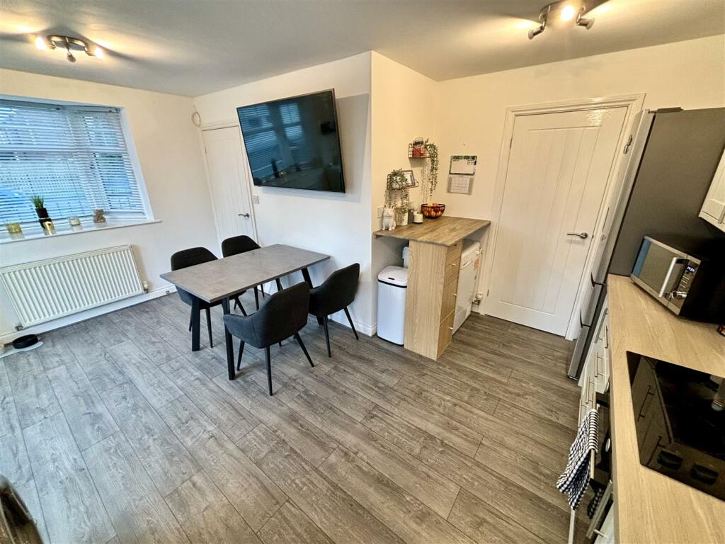 Open Plan Kitchen and Dining Room