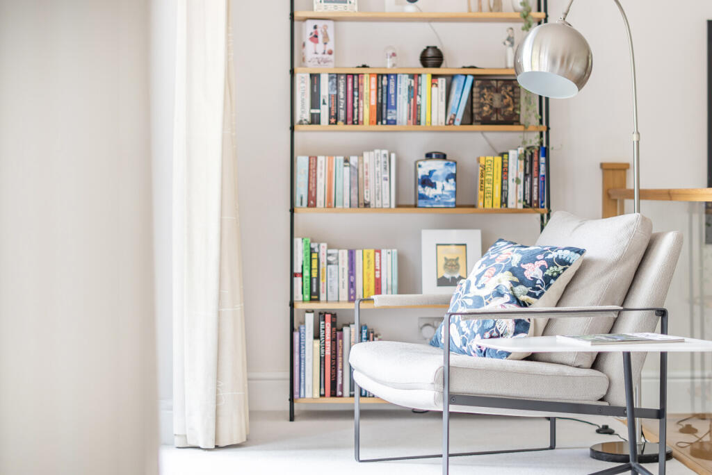 1348601-8-68bf1f2...