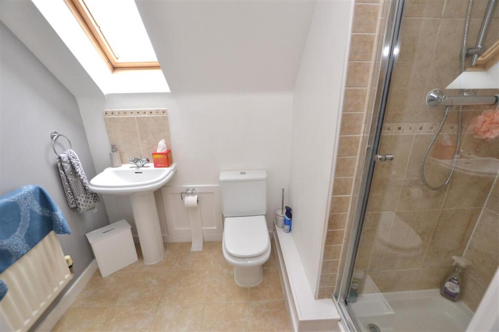 EN-SUITE SHOWER ROOM
