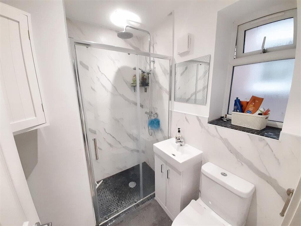 Annexe ensuite bedroom 2