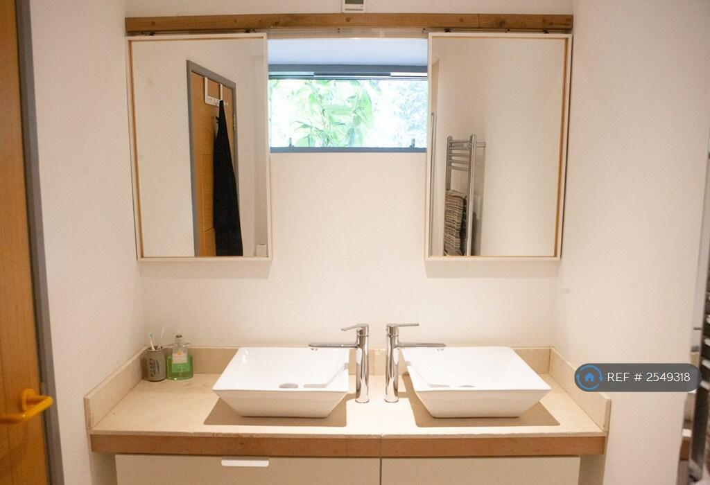 Master Ensuite Shower Room And Toilet