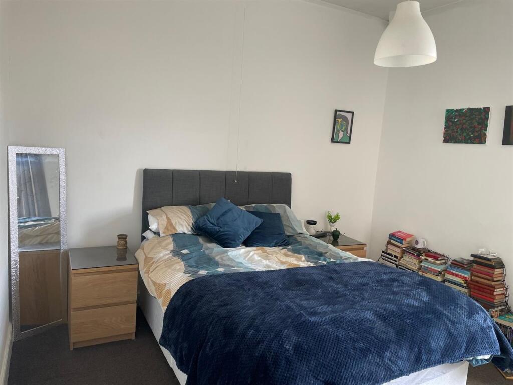Bedroom 1.jpg