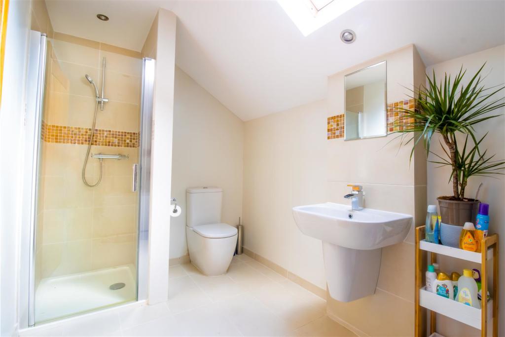 Bathroom 2.jpg