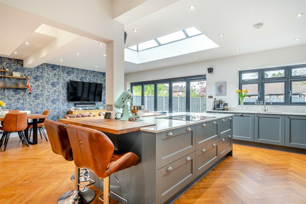 8593312-interior08.jpg
