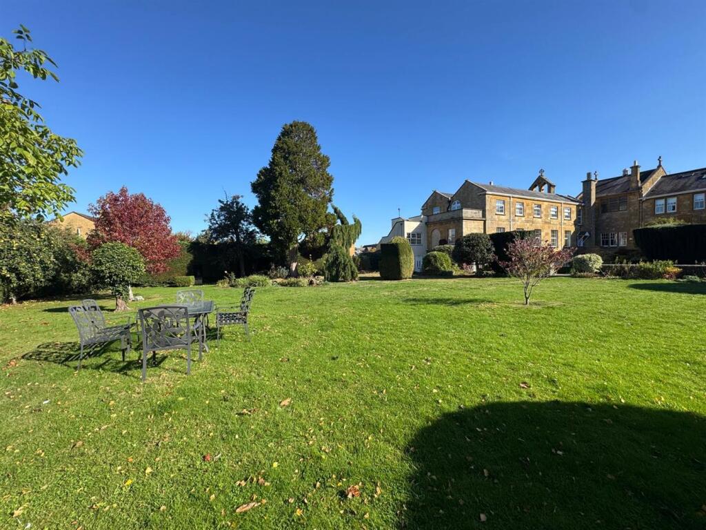 Communal Gardens.jpg