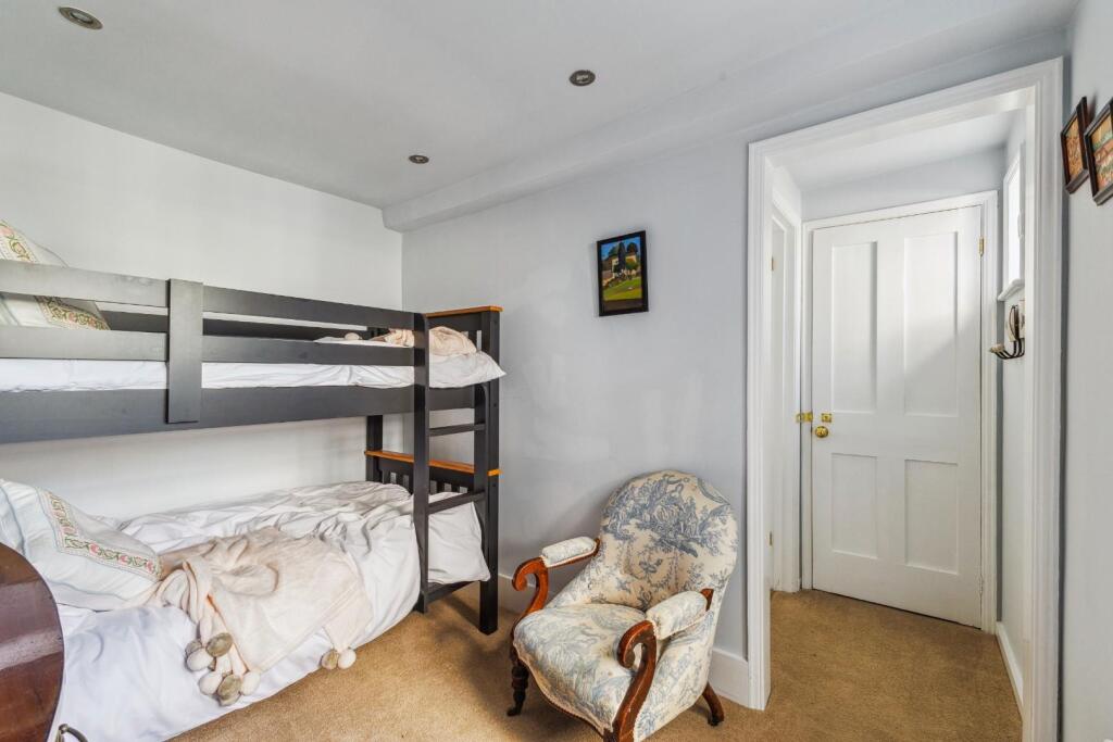 91653_Flat 2 11 St Nicholas Road(15).jpg