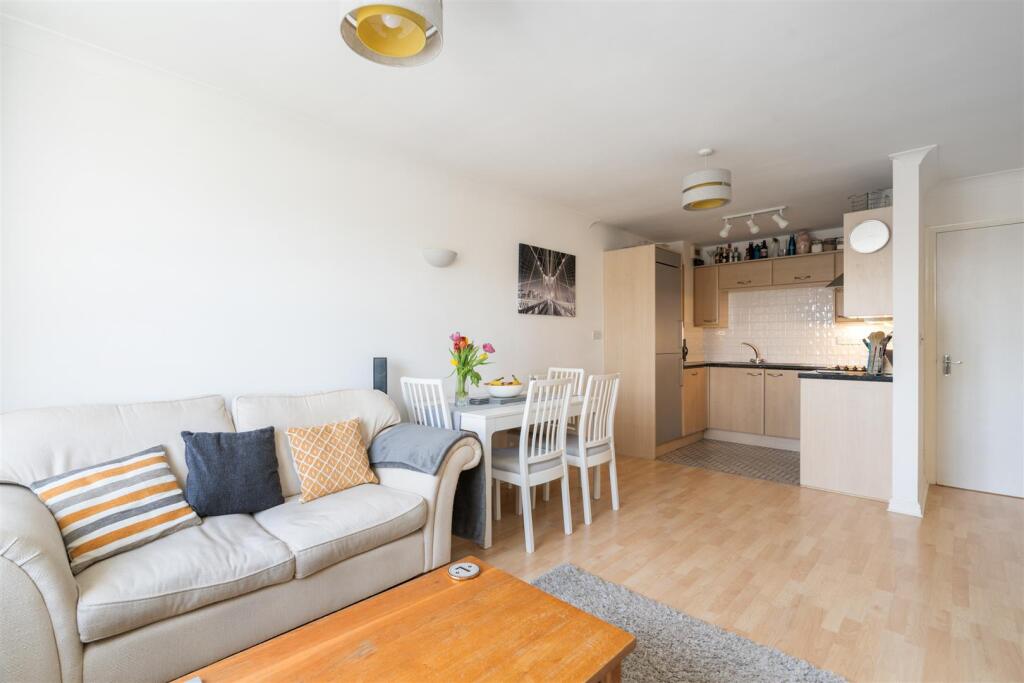 Apt 33 Westley Heights_12.jpg