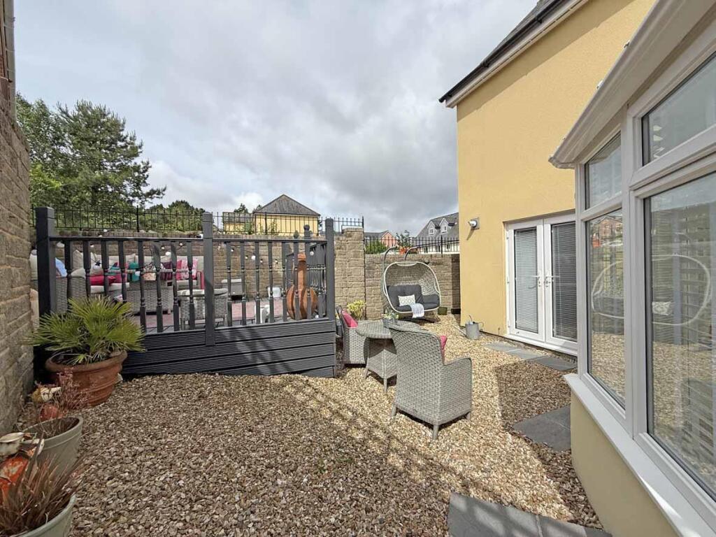 Frobisher Approach 75 - Garden 2.jpg