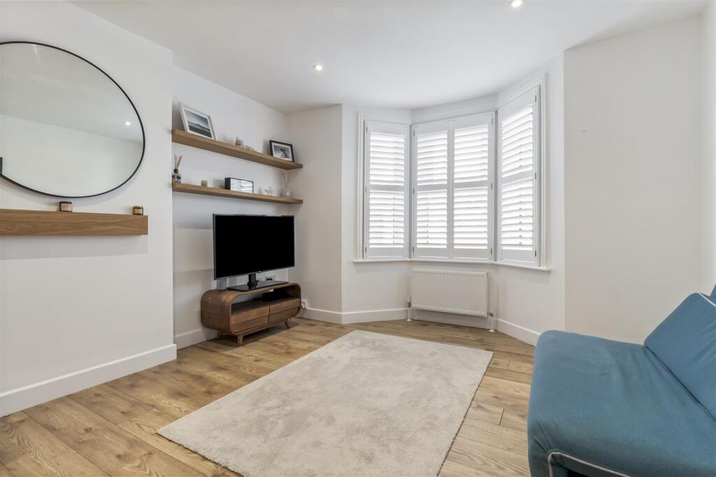 5. 19 Reigate Road_009.JPG