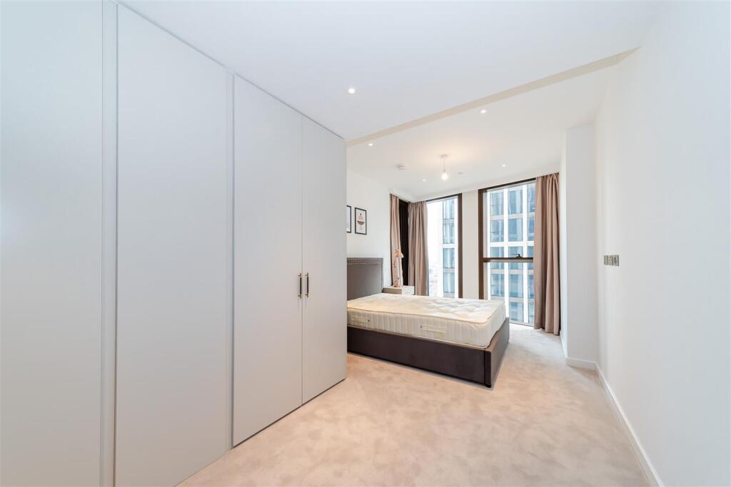 Master Bedroom     .jpg