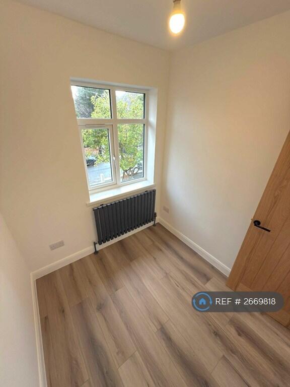 Front Facing Single Bedroom/Office