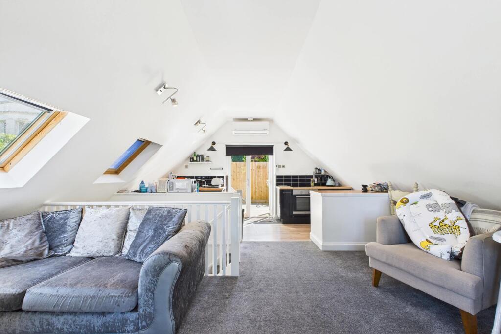 Detached annexe - open plan lounge/kitchen