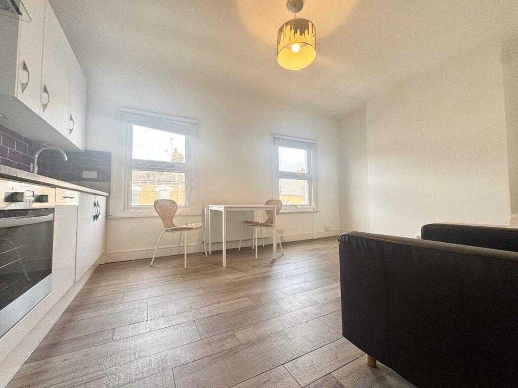Call us to view this 2 bed on Bawdale Rd, SE22