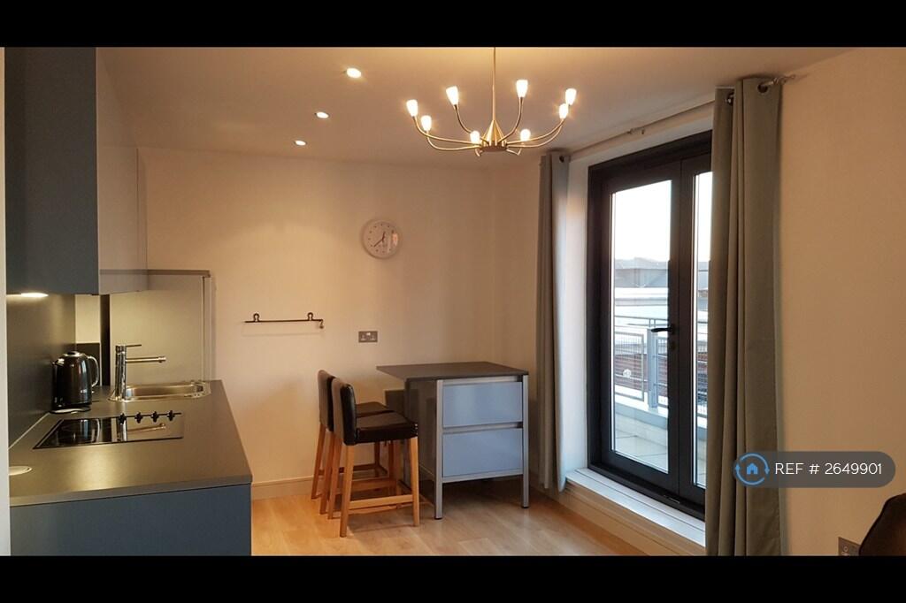 Living Room/Dining Area