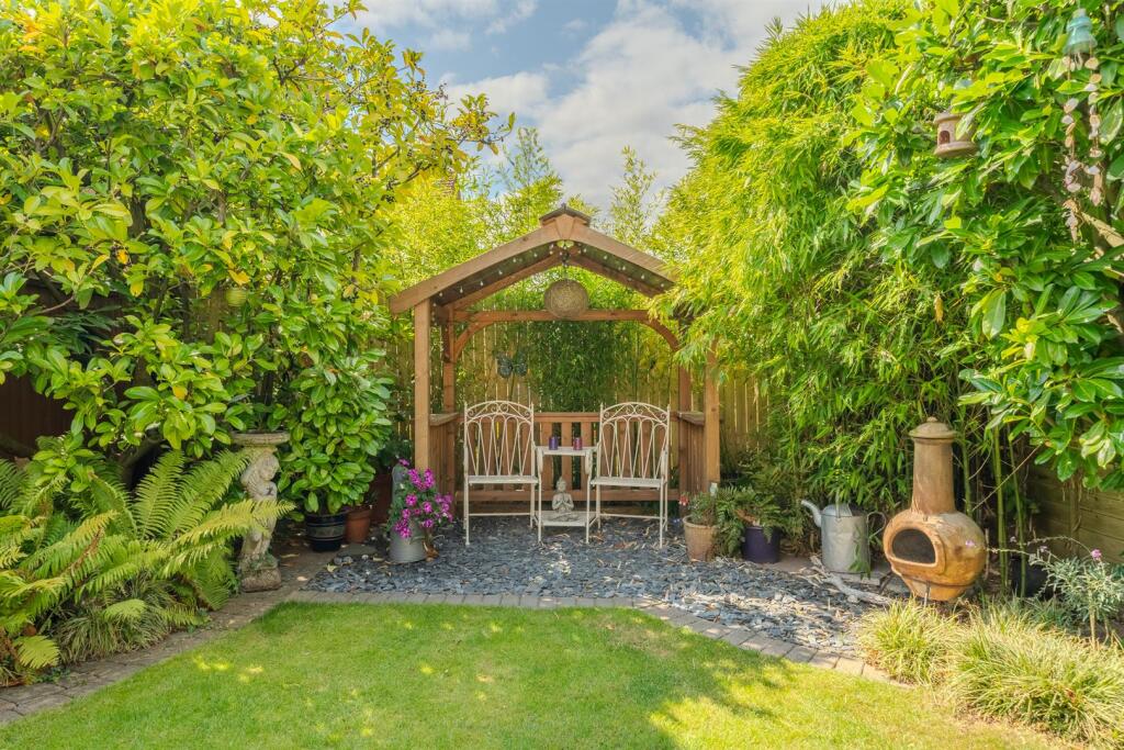 21 Pine Tree Road-18.jpg