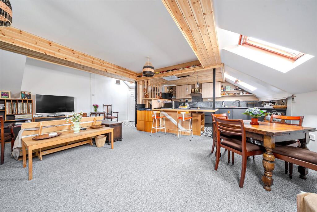 Sitting/Dining Area