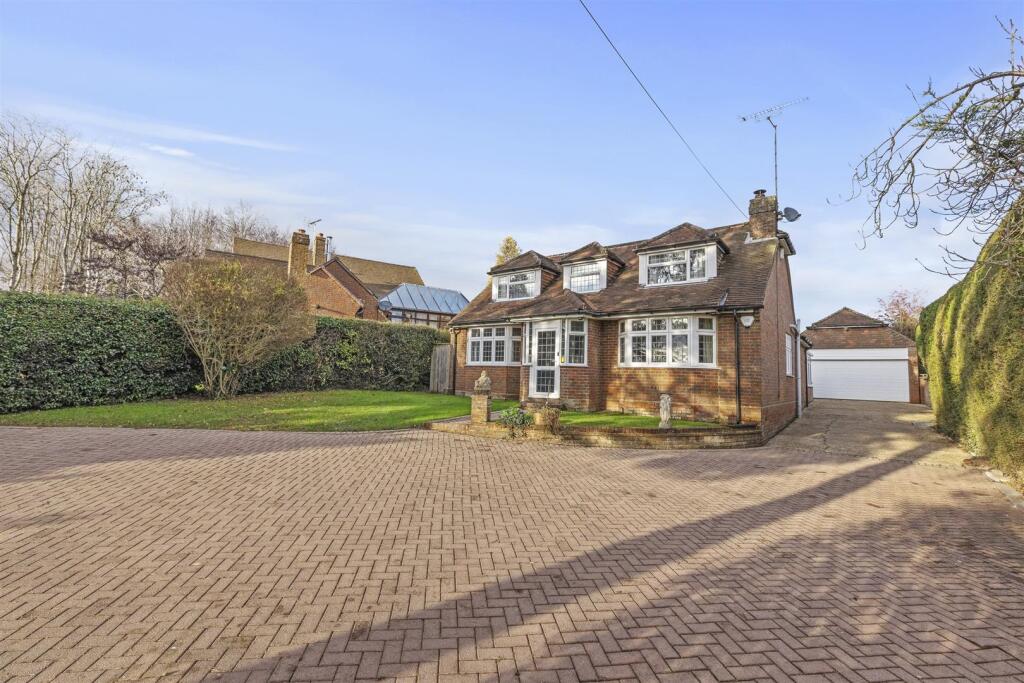 81 Sheepcote Dell Rd, HP15 6TL-15.jpg