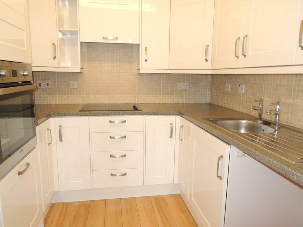 Kitchen: