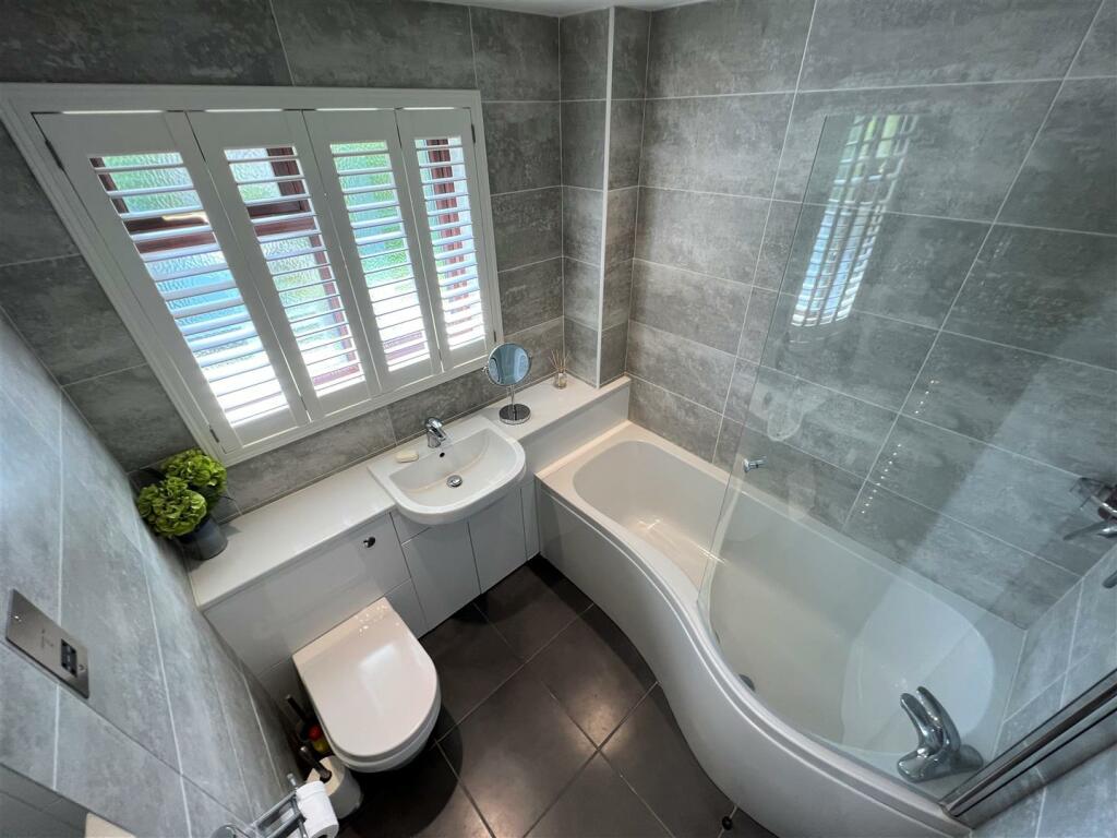 Family Bathroom.JPG