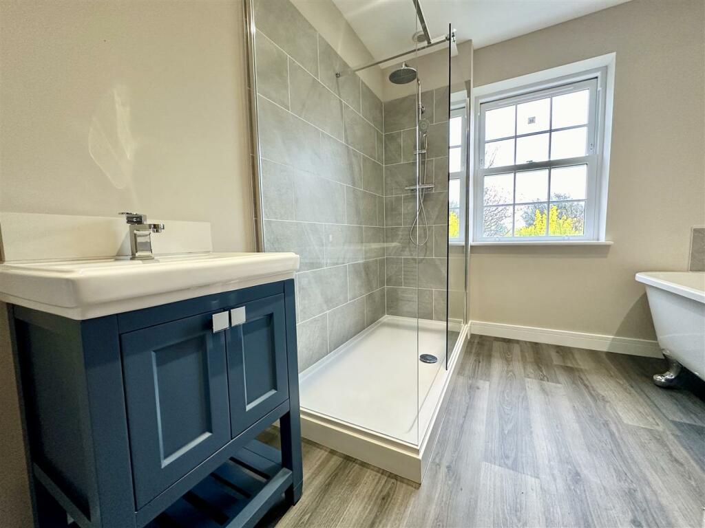 spacious bathroom.JPEG