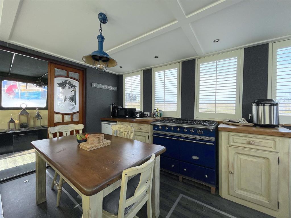 Kitchen (3).jpeg