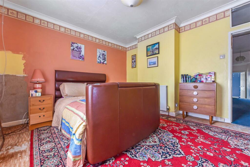 Master Bedroom ( 1 )